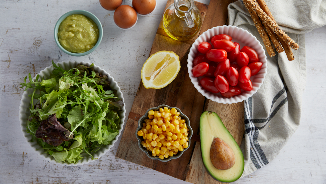Υλικά για την συνταγή Σαλάτα Καπριτσιόζα με σως αβοκάντο