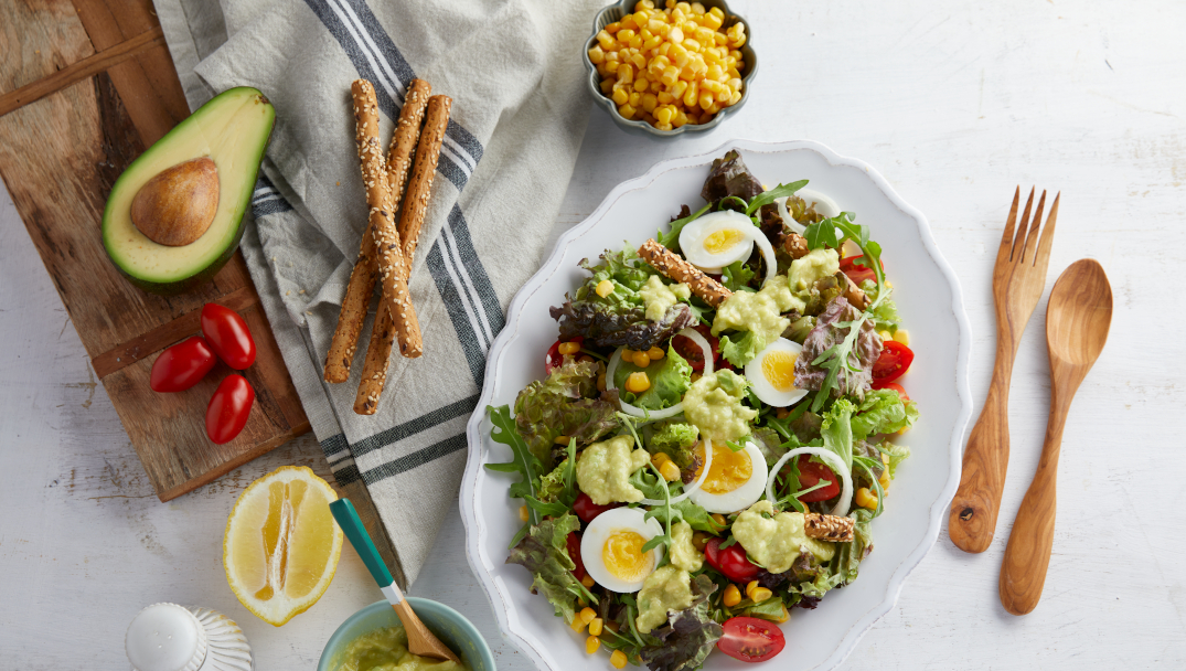 Συνταγή για Σαλάτα Καπριτσιόζα με σως αβοκάντο από την Niki's food