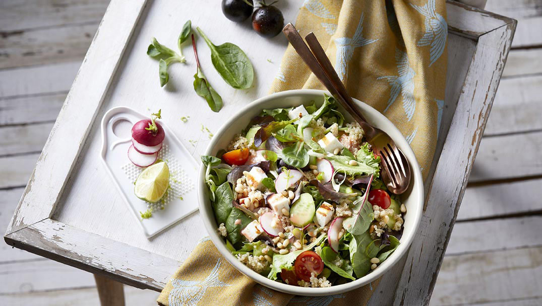 Σαλάτα με κινόα και baby leaves