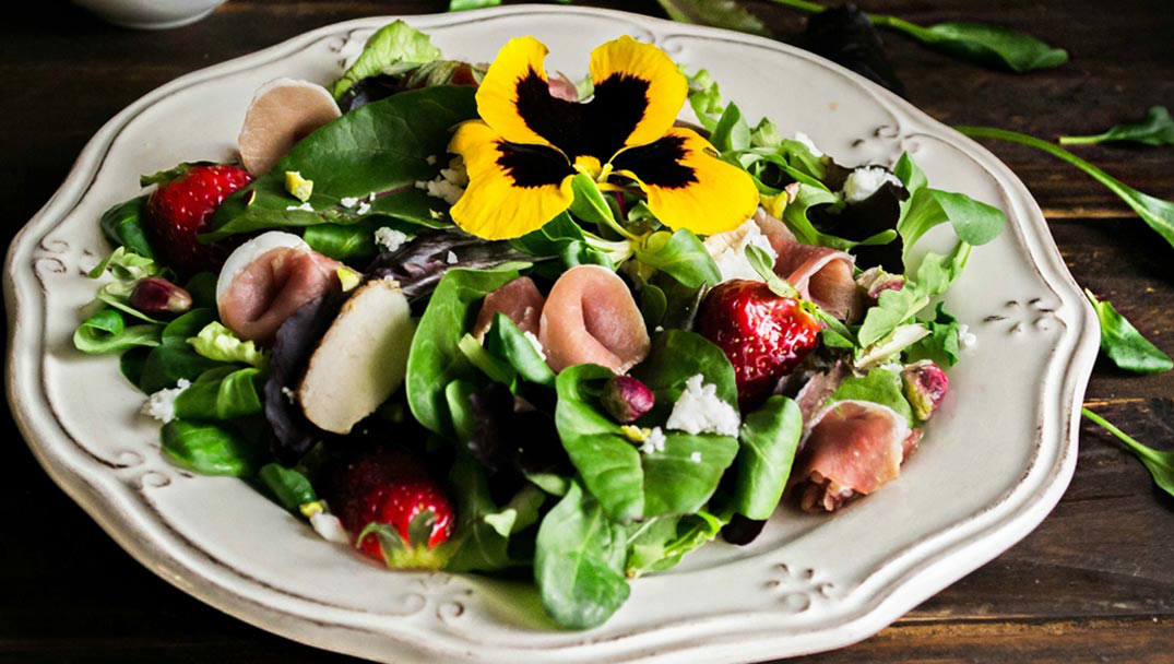 Ανοιξιάτικη σαλάτα με μανούρι από την Funkycook