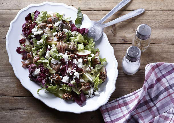 Αρχοντική Σαλάτα με Μήλο και Καραμελωμένα Καρύδια