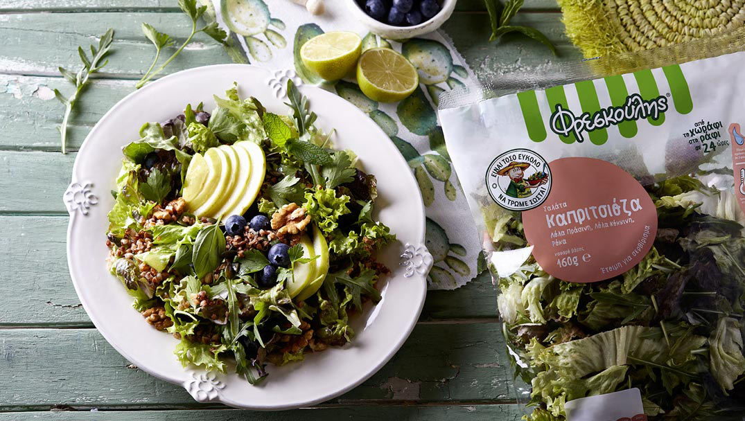 Καπριτσιόζα σαλάτα Φρεσκούλης με φαγόπυρο