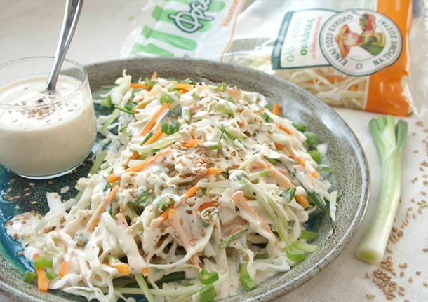 Coleslaw με Ταχίνι και Γιαούρτι από την Βίκυ Κουμάντου