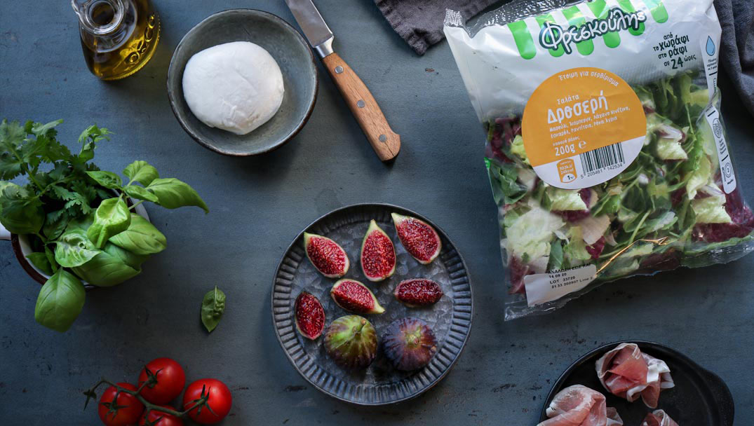 Υλικά για την συνταγή σαλάτα με μοτσαρέλα