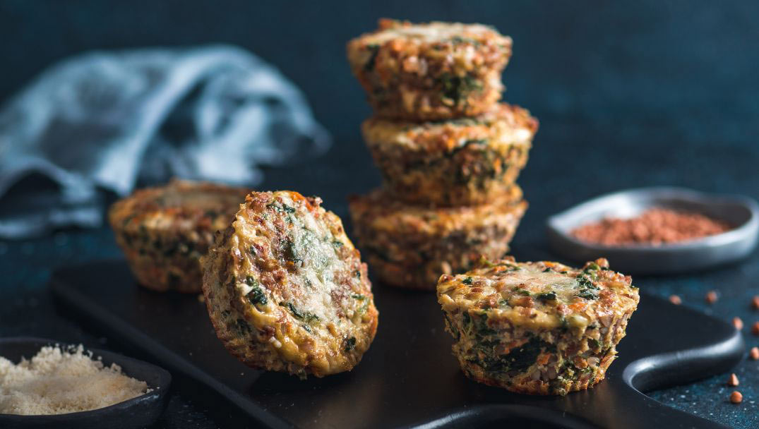 Αλμυρά μάφινς με σπανάκι, κατσικίσιο τυρί και προσούτο