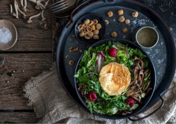 Σαλάτα με Κατσικίσιο Τυρί και Βινεγκρέτ με Λάδι Τρούφας