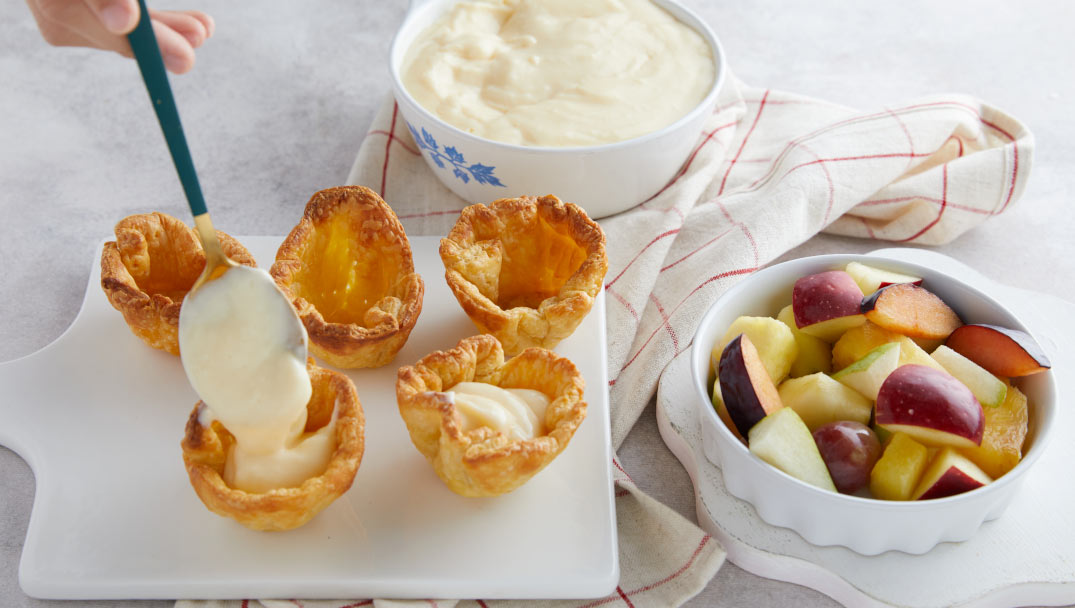 Φωλιές σφολιάτας με κρέμα και φρουτοσαλάτα από την Ιωάννα Σταμούλου