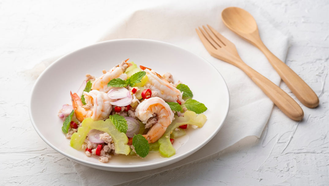 Ζεστή Σαλάτα με Γαρίδες από τον Δημήτρη Σκαρμούτσο