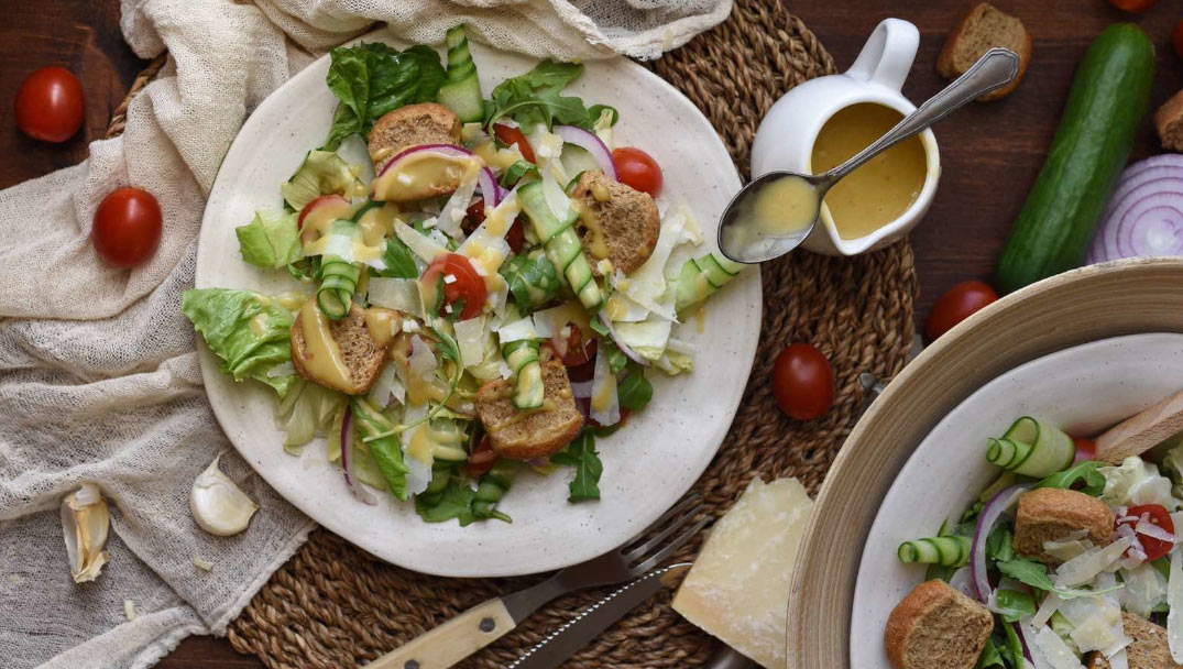 Σαλάτα Γουστόζα με λαχανικά και παρμεζάνα από το Dietstories