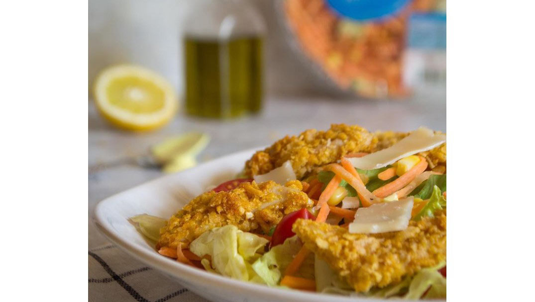 Εύκολη Συνταγή για Σαλάτα με Κοτομπουκιές από την Healthytasteland