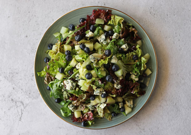 Καλοκαιρινή σαλάτα με ροκφόρ