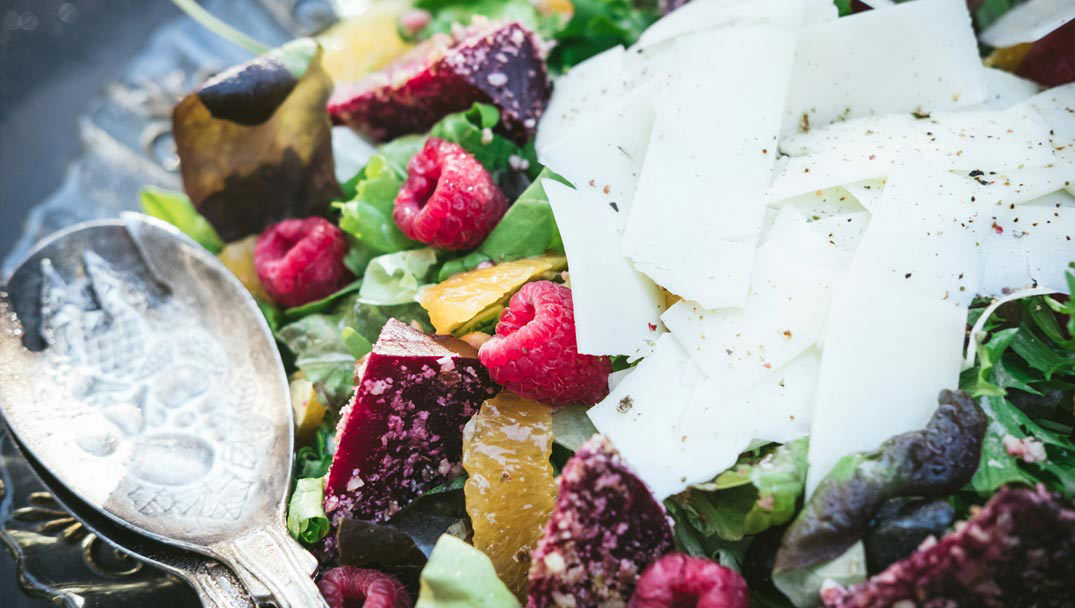 Σαλάτα καπριτσιόζα με ψητά παντζάρια από την Εύα Παρακεντάκη