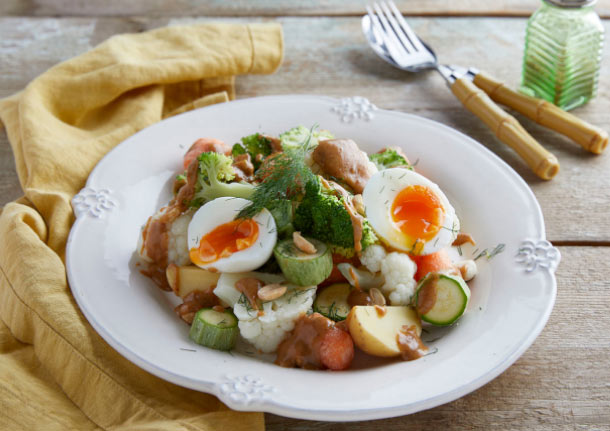 Λαχανικά Ατμού με Σως Φυστικοβούτυρο