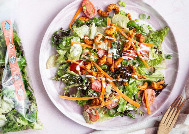 Πράσινη σαλάτα με vegan μαγιονέζα από την Madame Ginger