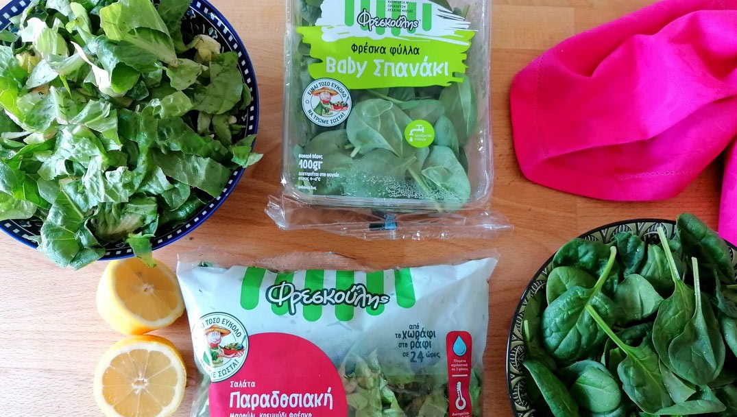 Συνταγή για Μαγειρίτσα με κοτόπουλο με παραδοσιακή σαλάτα φρεσκούλης