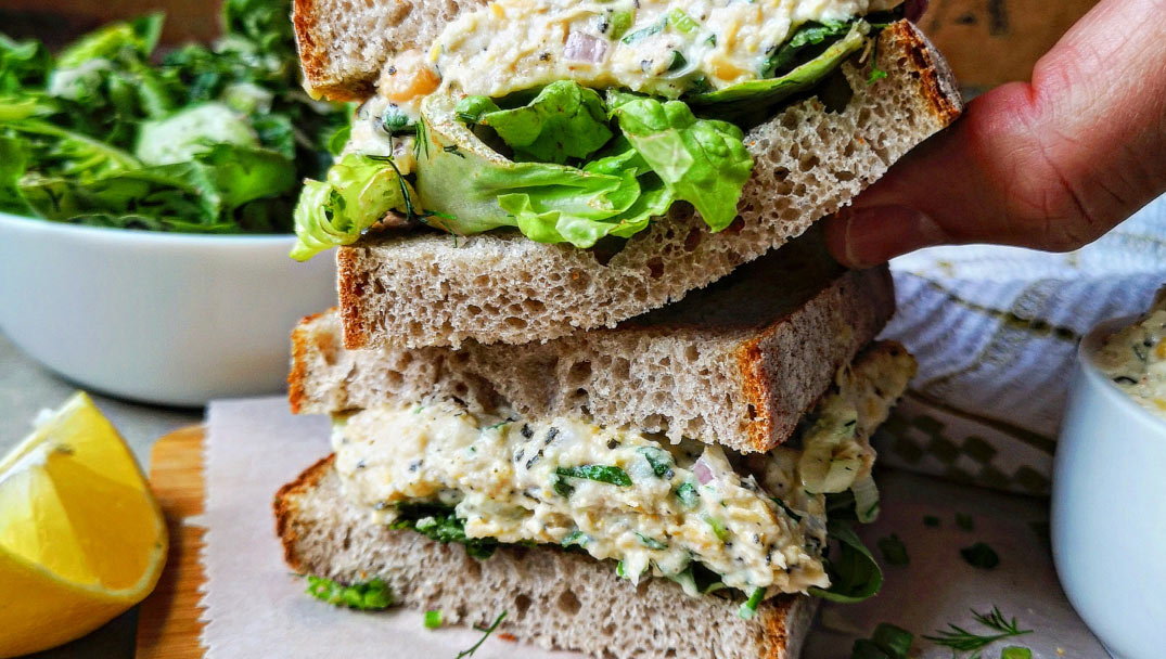 Κοντινή λήψη του Σάντουιτς με Τονοσαλάτα