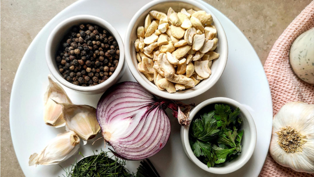 Υλικά για την συνταγή Τορτίγιες με tofu και σως κάσιους