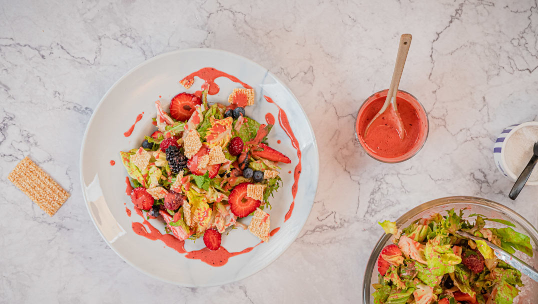 Συνταγή για Σαλάτα με φράουλες, παστέλι και φρούτα του δάσους