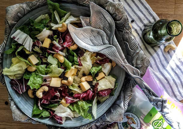 Ιταλική σαλάτα με κάσιους και σταφίδες από την Niki’s Food