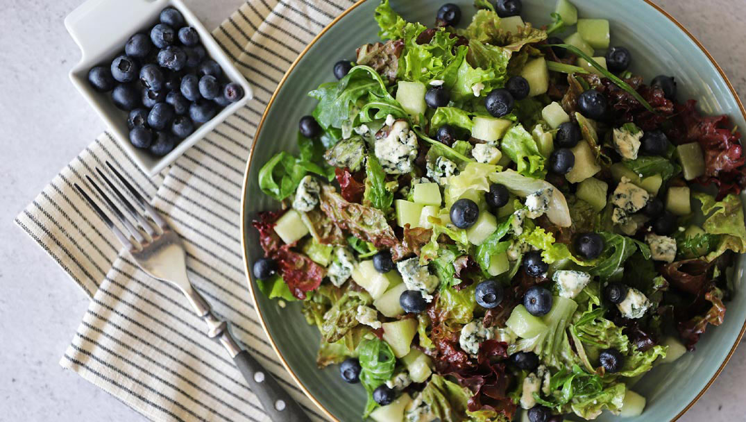 Καλοκαιρινή σαλάτα με ροκφόρ από τον Always Hungry