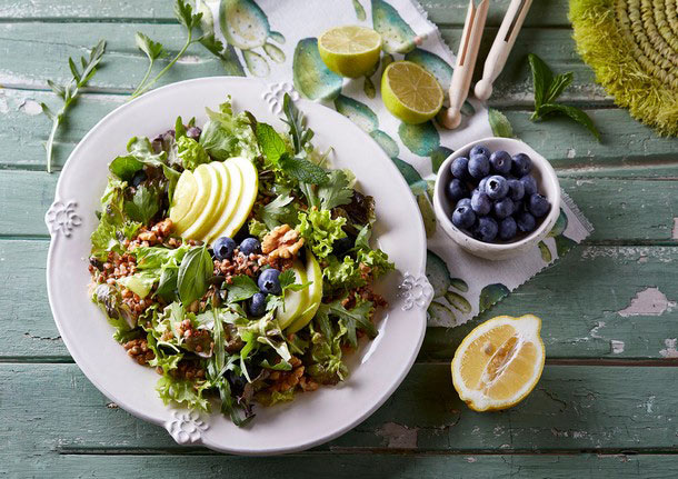 Καπριτσιόζα σαλάτα με φαγόπυρο