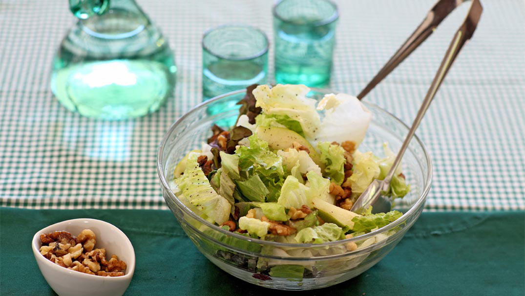 Σαλάτα Δροσερή με αχλάδι, καρύδια και τυρί