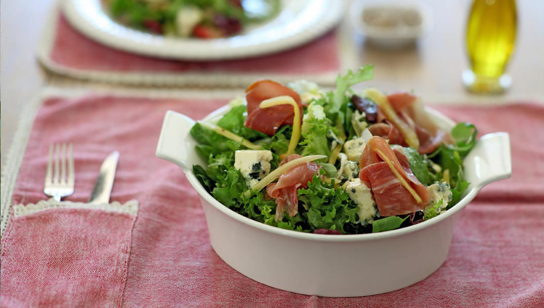 Κοντινή φωτογραφία της συνταγής Σαλάτα με μάνγκο από τον Δημήτρη Σκαρμούτσο