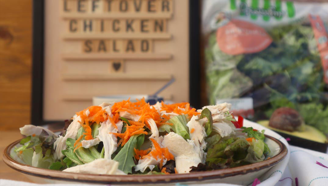 Σαλάτα με leftovers: καπριτσιόζα με κοτόπουλο από την Bubbles and Avocados