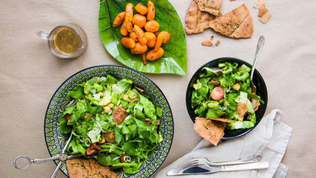 Σαλάτα με Ρεβίθια και Καροτάκια Γλασέ