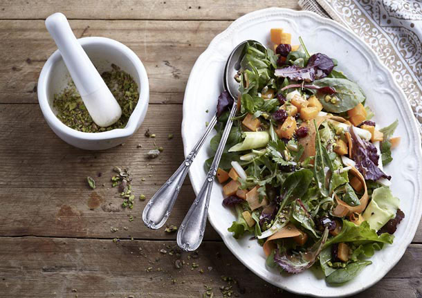 Σαλάτα σπανάκι με κολοκύθα, μουστάρδα και μέλι