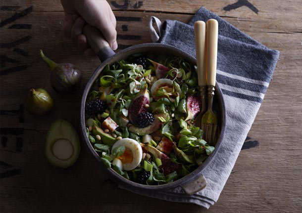 Σαλάτα βαλεριάνα με ανανά