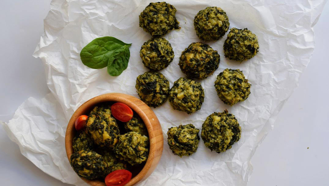 Συνταγή για Σπανακοκεφτέδες με σως γιαουρτιού