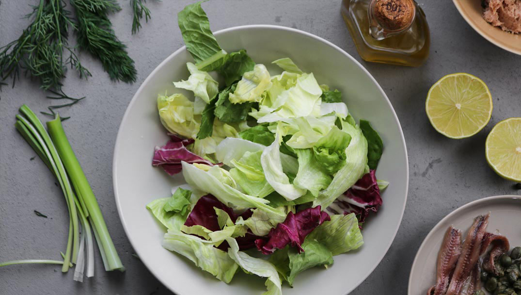 Τονοσαλάτα με αυγό και μαγιονέζα με Ιταλική σαλάτα Φρεσκούλης