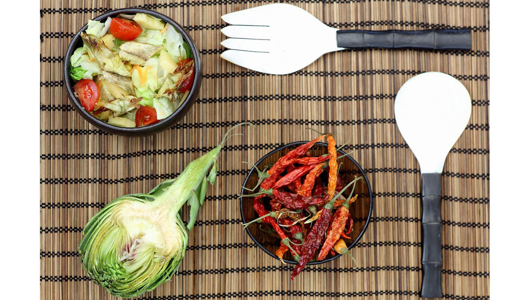 Σαλάτα Πανδαισία Φρεσκούλης με μανιτάρια τσίλι και αγκινάρες